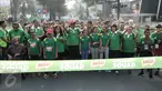 Wakil Gubernur DKI Jakarta, Djarot bersama peserta bersiap di garis start untuk mengikuti Milo Champ Squad Run di area Rasuna Said, Jakarta, Minggu (24/7). (Liputan6.com/Yoppy Renato)