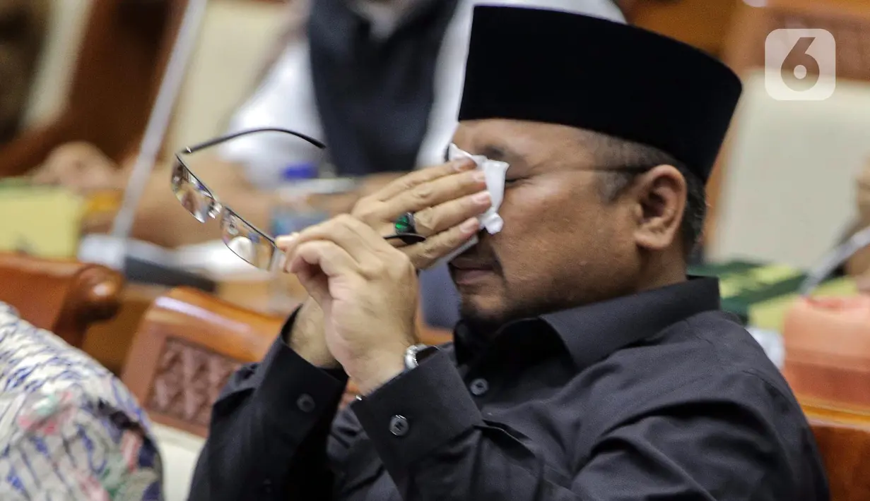 Menteri Agama Yaqut Cholil Qoumas saat mengikuti rapat panja bersama Komisi VIII DPR RI di kompleks Parlemen, Senayan, Jakarta, Rabu (15/2/2023). Pemerintah bersama legislator menyepakati biaya haji yang harus dibayarkan jemaah sebesar Rp 49.812.700. Angka itu disepakati dalam rapat Panja yang dgelar di Kompleks Parlemen, Jakarta, Rabu (15/2). (Liputan6.com/Faizal Fanani)