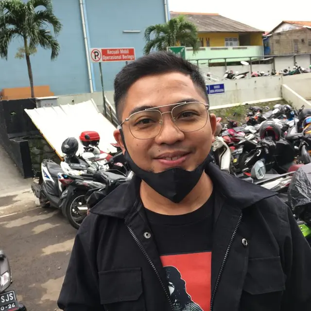Ade Govinda (ist/ Munady Widjaja)