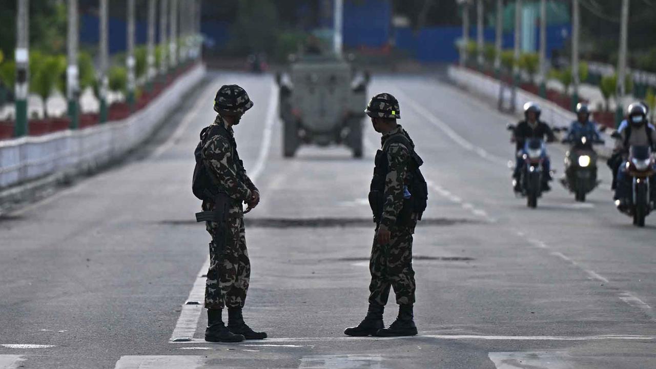 FOTO; Paska Kerusuhan Masif, Militer Nepal Berlakukan Jam Malam