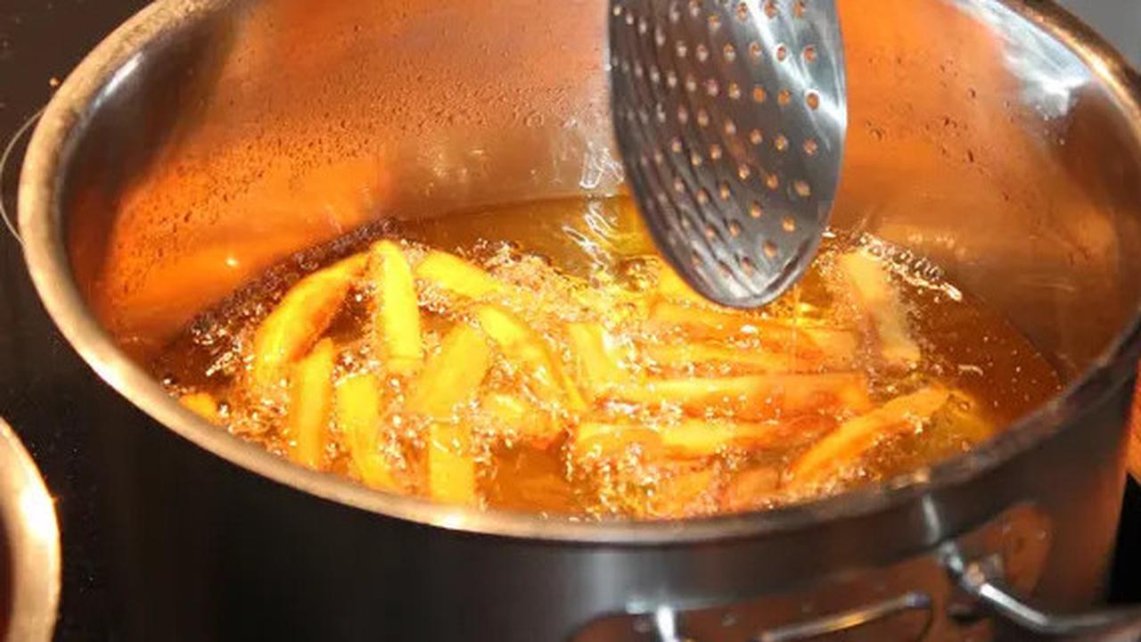 Cara Menggoreng Tanpa Minyak Meluap, Aman dan Efektif Agar Anda Tidak Trauma Saat Memasak