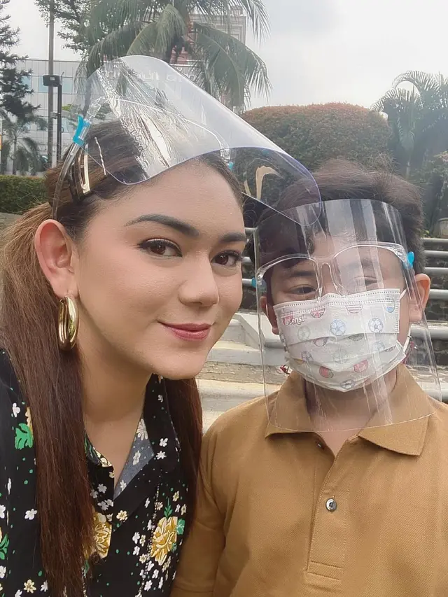 Resmi Bercerai, Ini 6 Potret Tangguh Thalita Latief Jadi Single Parent