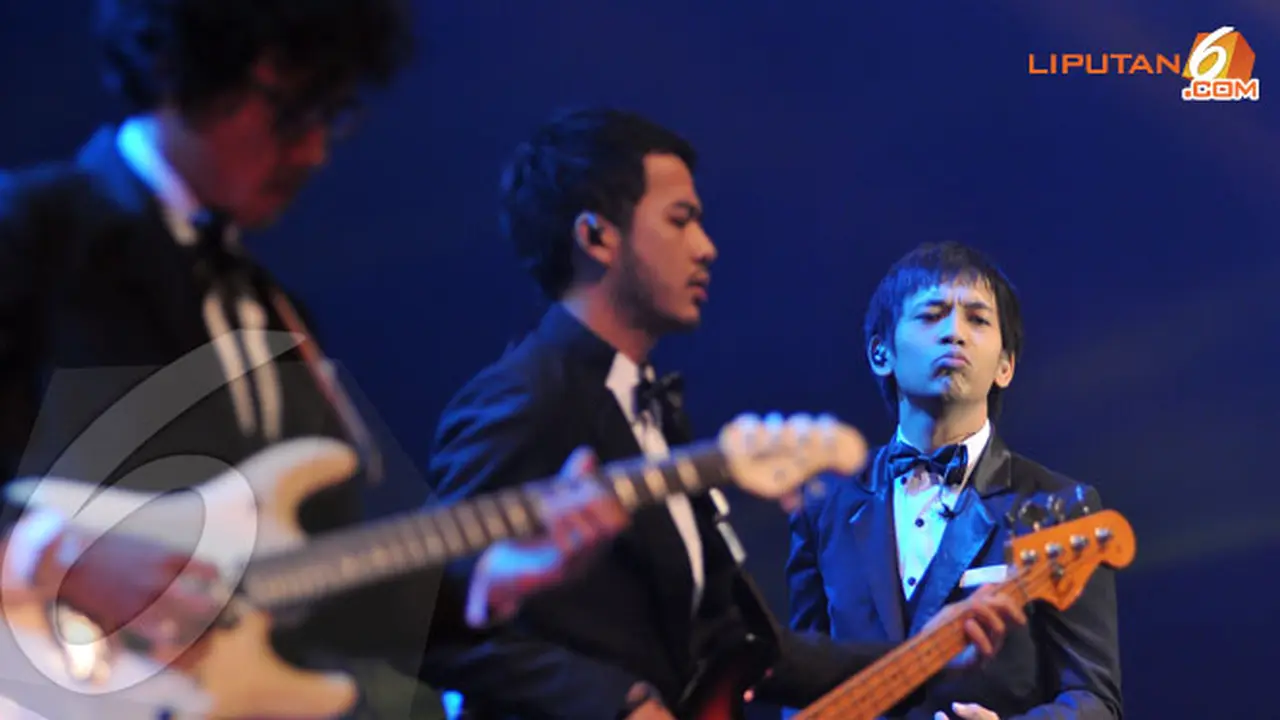 dmasive-perform-jazz-130725b.jpg