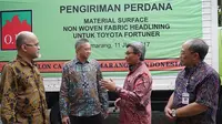 PT Herculon melakukan pengiriman perdana non-woven sebagai raw material surface headlining ke PT Inoac Polytechno Indonesia. (ist)