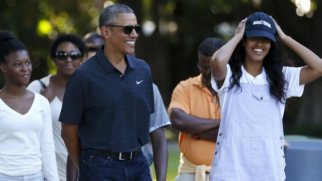 20160103-Begini Gaya Obama saat Ajak Anak-anaknya Berlibur
