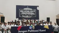 Sejumlah pelajar di Jakarta menggelar deklarasi antikekerasan.