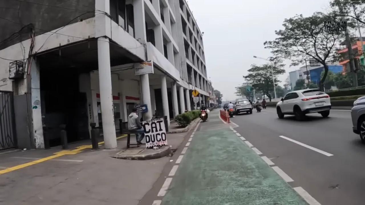 Disebut sebagai gedung paling tinggi di Jakarta.