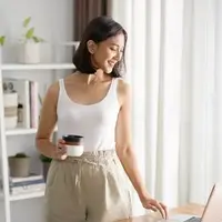 Sheila Dara memakai Uniqlo Bratop (Foto: Dok. Uniqlo)