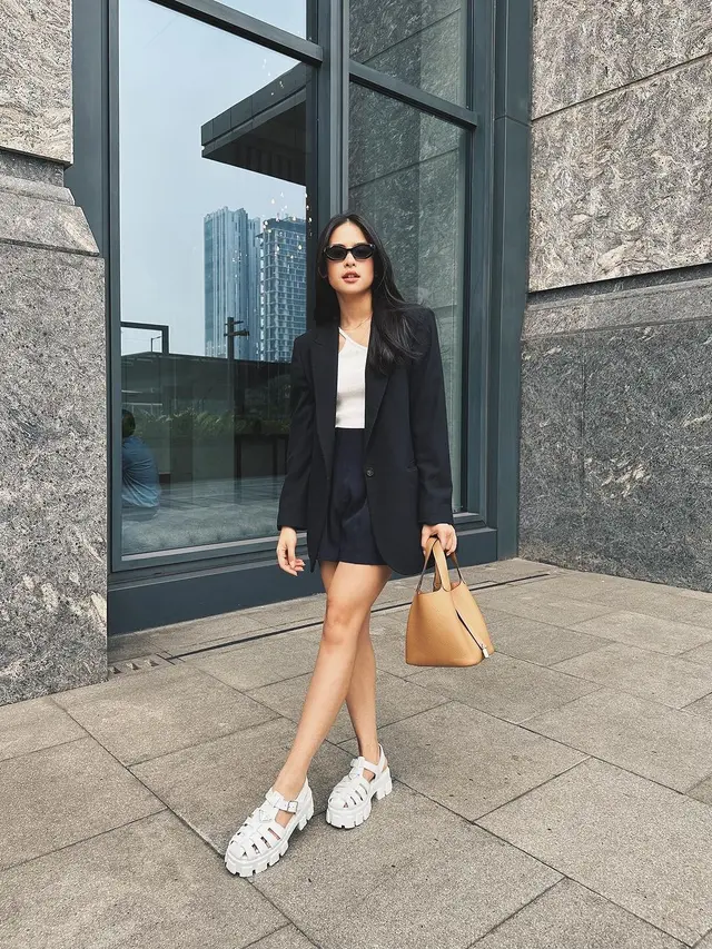 Blazer dengan Celana Pendek