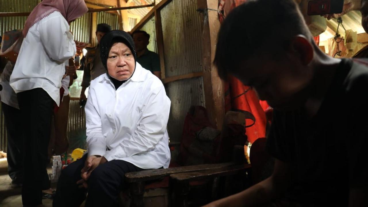 Risma mengatakan akan hadir jika sudah ada undangan dari MK.<br>