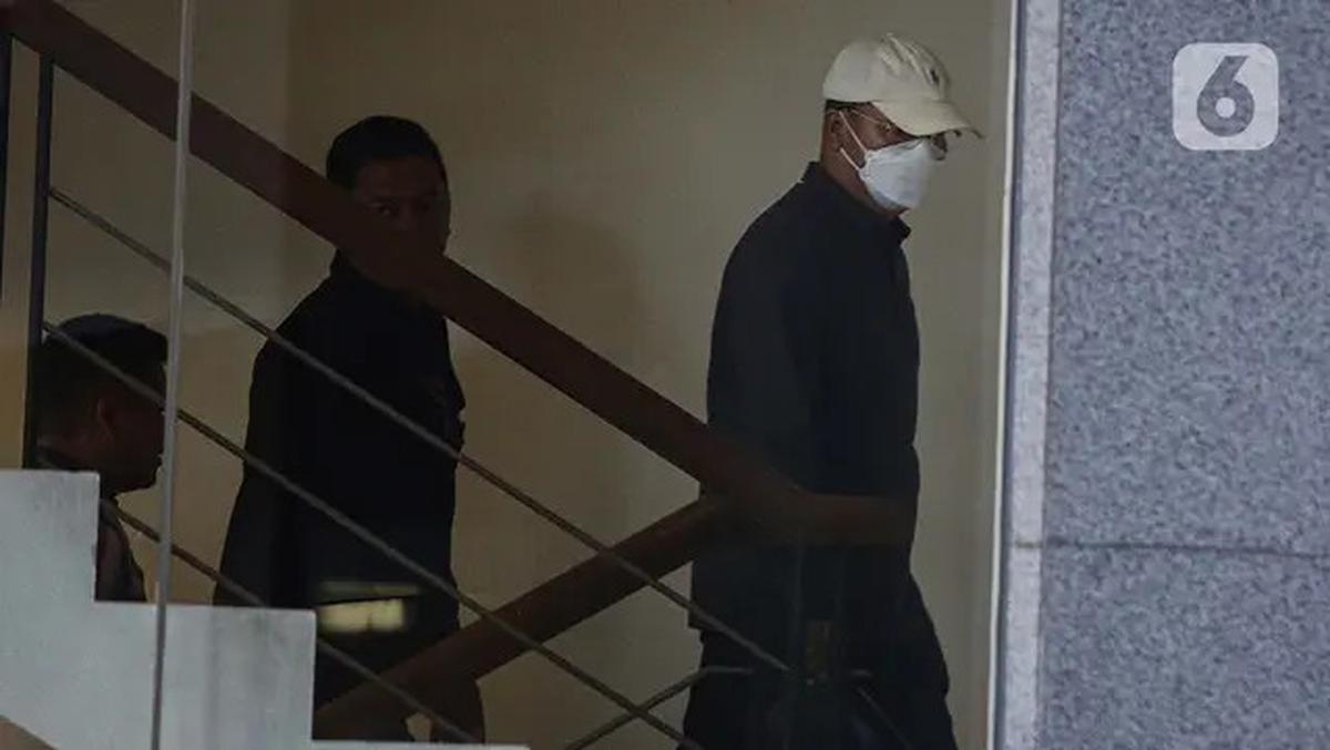 Terjaring OTT, Gubernur Bengkulu Rohidin Mersyah Tiba di Gedung KPK