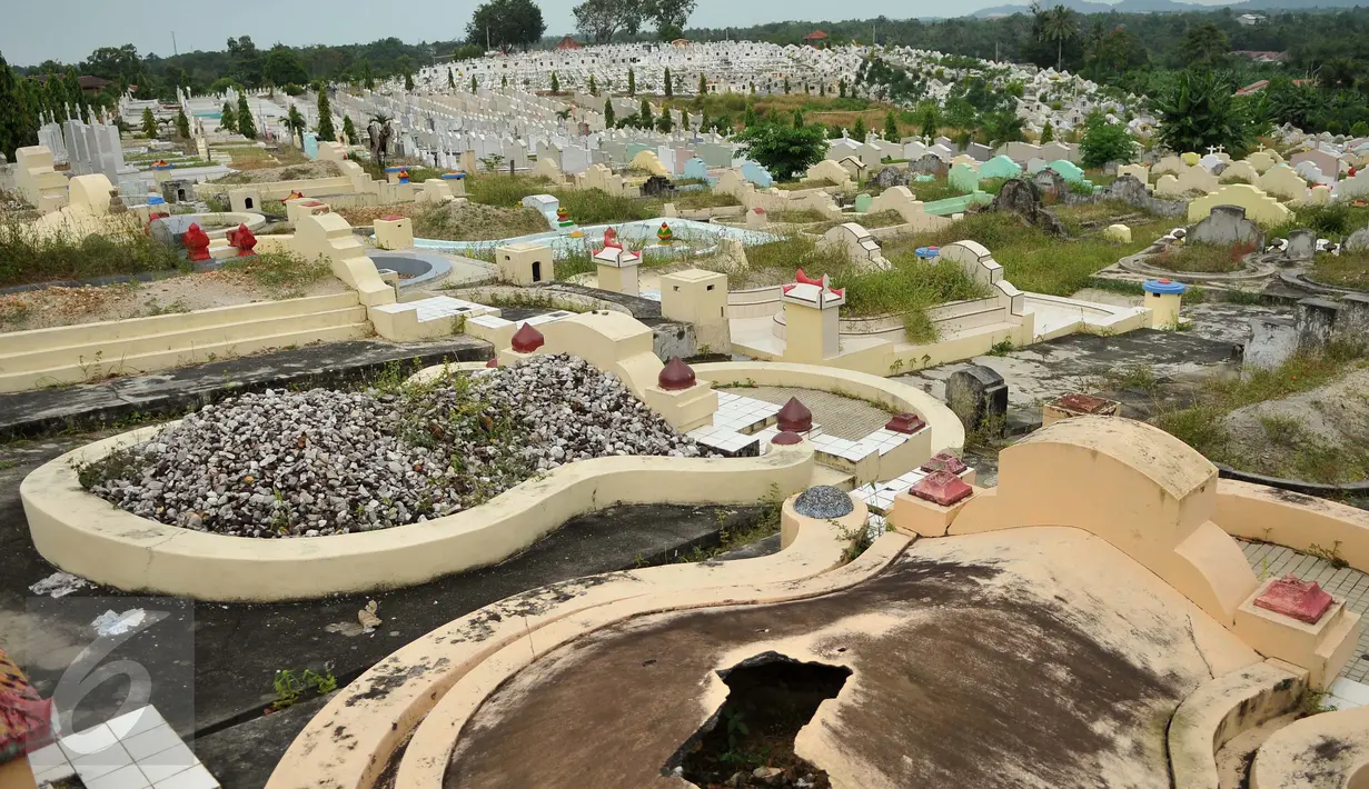Selain tersohor sebagai pemakaman Tionghoa terbesar se-Asia Tenggara, Pemakaman Sentosa juga terkenal karena penataannya yang sangat rapi. Jumlah makam yang ada di sini sangat banyak, diperkirakan mencapai 11.478 makam. (Liputan6.com/Gempur M Surya)