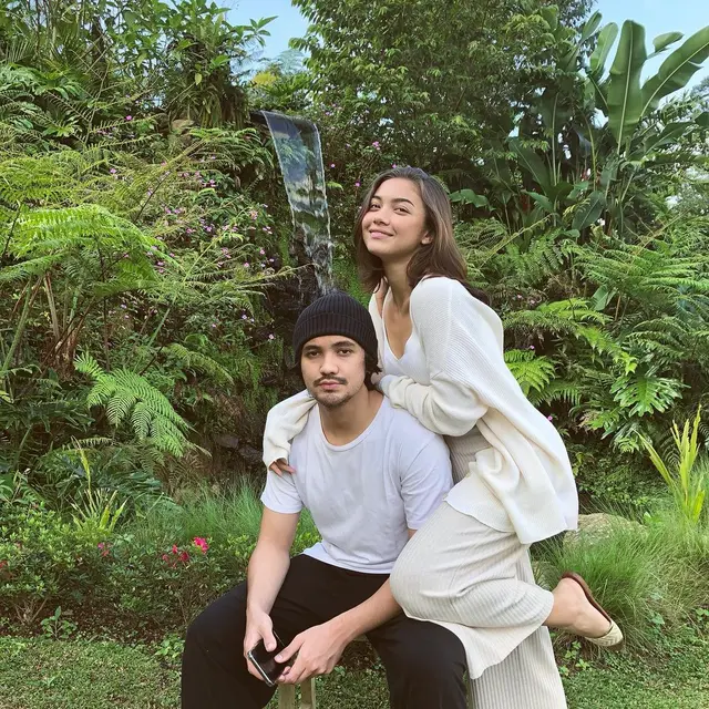 7 Potret Kenangan Mendiang Marco Panari dan Sang Kakak Angela Gilsha, Kompak