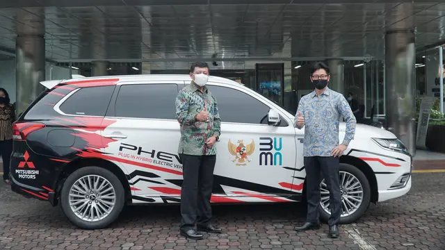 Kementerian BUMN memperoleh 1 unit mobil Mobil Listrik Mitsubishi Outlander Plug-in Hybrid Electric Vehicle (PHEV)