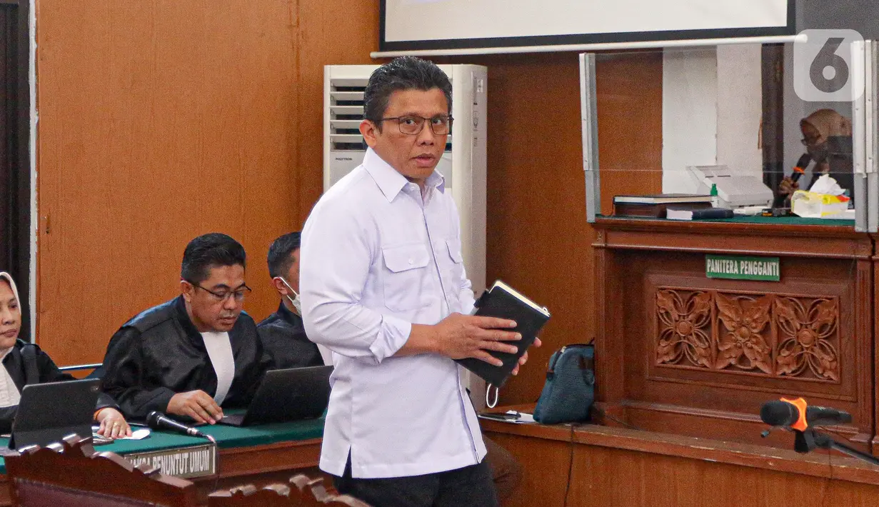 Terdakwa kasus pembunuhan Brigadir Yosua Hutabarat atau Brigadir J, Ferdy Sambo saat mengikuti sidang lanjutan di Pengadilan Negeri Jakarta Selatan, Jakarta, Selasa (13/12/2022). Sidang tersebut beragendakan mendengarkan kesaksian tiga orang saksi yakni Richard Eliezer, Ricky Rizal, dan Kuat Ma'ruf. (Liputan6.com/Faizal Fanani)