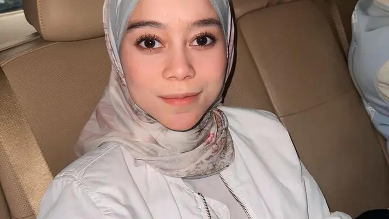 Trik Jitu Gaya Hijab ala Lesti Kejora, Cocok untuk Kuliah hingga Kondangan