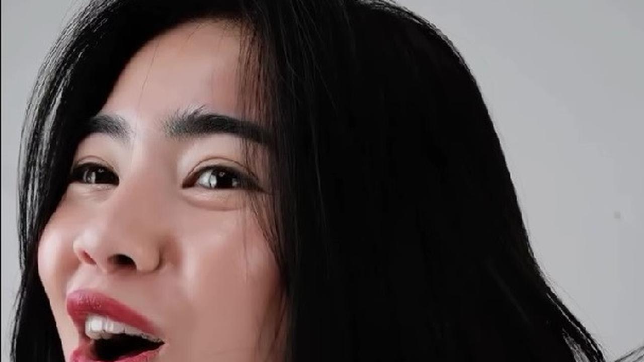 Ikut Tren Foto Gagal, Felicya Angelista Justru Banjir Pujian Netizen yang Sebutnya Tetap Cantik