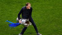 Selama sekitar 20 bulan menangani London Biru, Tuchel mampu mempersembahkan tiga gelar bergengsi. Yakni Trofi Liga Champions, Piala Super Eropa dan Piala Dunia Antarklub. (AFP/Susana Vera)