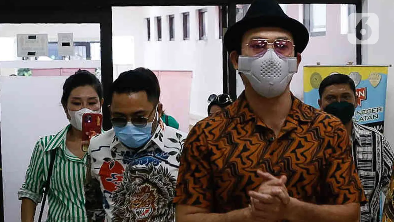 Begini Penampilan Denny Sumargo di Sidang Kasus Penggelapan Eks Manajer