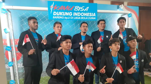Para pemain timnas Indonesia U-17 bersama Bima Sakti