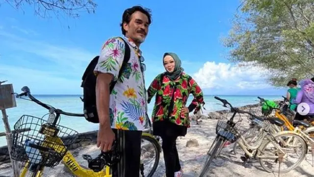 Rina Gunawan dan Teddy Syach