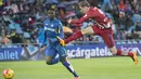 Striker Atletico Madrid, Fernando Torres, berusaha membobol gawang Getafe pada laga La Liga di Stadion Coliseum Alfonso Perez, Spanyol, Minggu (14/2/2016). Getafe takluk 0-1 dari Atletico Madrid. (AFP/Curto De La Torre)