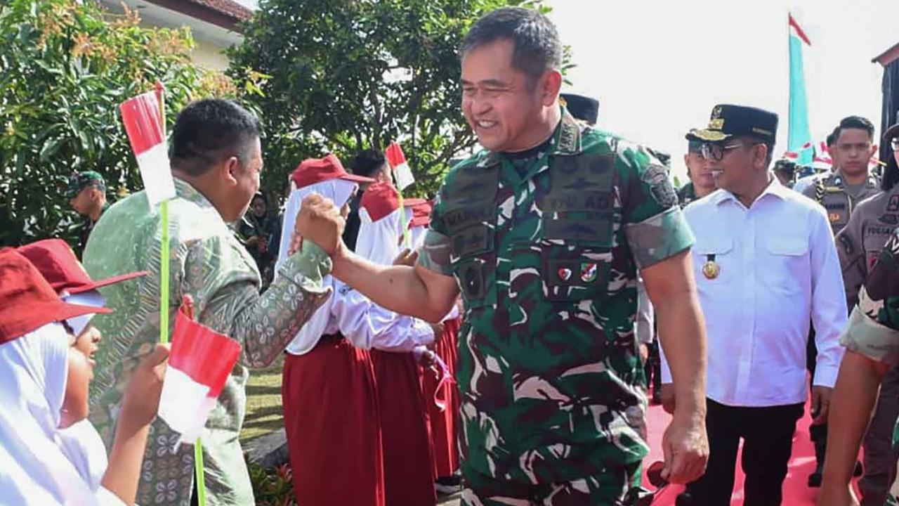 FOTO: Kasad Maruli Tutup TMMD ke-125 di Cilegon
