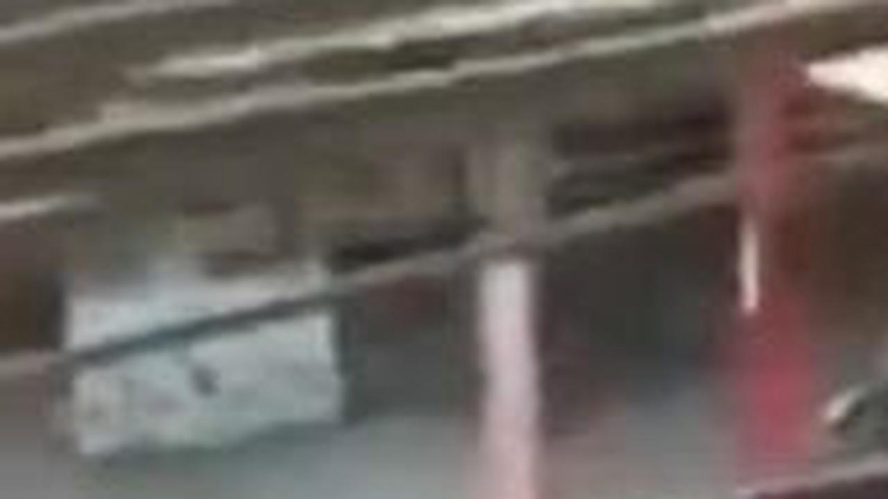 VIDEO: Ngeri! Dua Ormas Bentrok di Bekasi Buntut Mobil Ditarik Debt Collector