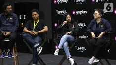 Vice President Marketing GoPlay Sasha Sunu (ketiga kiri) memberi keterangan pers serial GoPlay Original “Tunnel”, di Jakarta, Selasa (10/12/2019). Serial drama dengan perpaduan genre misteri dan fiksi ilmiah ini di persiapkan sebagai konten unggulan GoPlay akhir tahun. (Liputan6.com/Fery Pradolo)