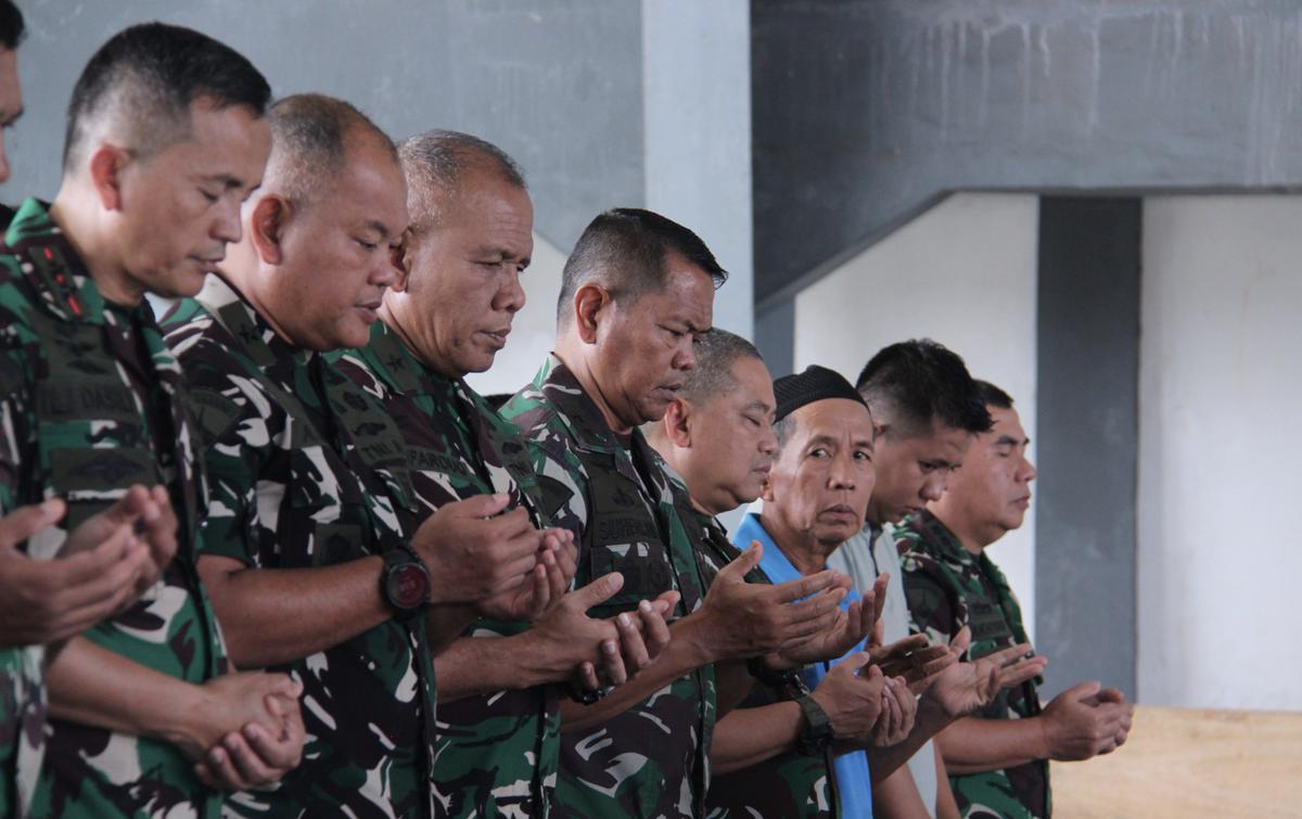 Korps Marinir TNI AL Lepas Jenazah Tiga Prajurit Korban Longsor Cisarua Bandung