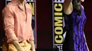 Aktris Gal Gadot bersama aktro Chris Pine menjadi pembicara pada panel film Wonder Woman 1984 di San Diego Comic-Con International, (21/7). (AP Photo/Chris Pizzello)