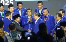 Momen Lawas Prabowo & SBY Ngobrol Serius, Sama-Sama Berseragam Jenderal TNI Bintang 2 & Pegang Tongkat Komando