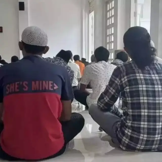 6 Momen Apes Salah Pakai Baju Ini Bikin Malu, Rasanya Ingin Segera Pulang