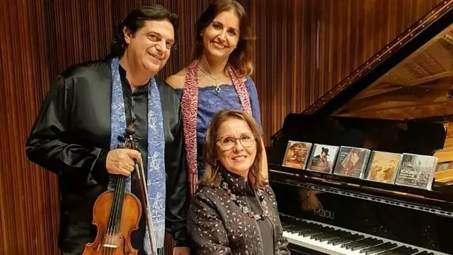 Gran Duo Italiano bersama Direktur Institut Kebudayaan Italia Maria Battaglia.