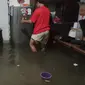 Rumah warga Siwalankerto Surabaya tergenang banjir. (Dian Kurniawan/Liputan6.com)