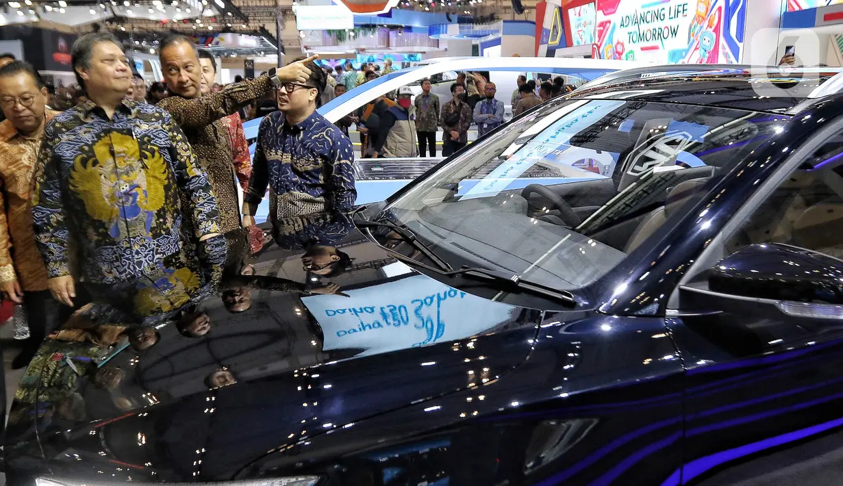 Dalam pameran GIIAS 2023 sendiri, sedikitnya akan ada 11 produk kendaraan baru yang siap menyapa Tanah Air, mulai mobil berbahan bakar fosil sampai elektrik. (Liputan6.com/Angga Yuniar)