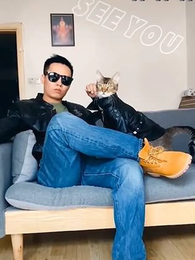 7 Gaya Keren Majikan dan Kucing Saat Tampil Kompak Ini Menggemaskan