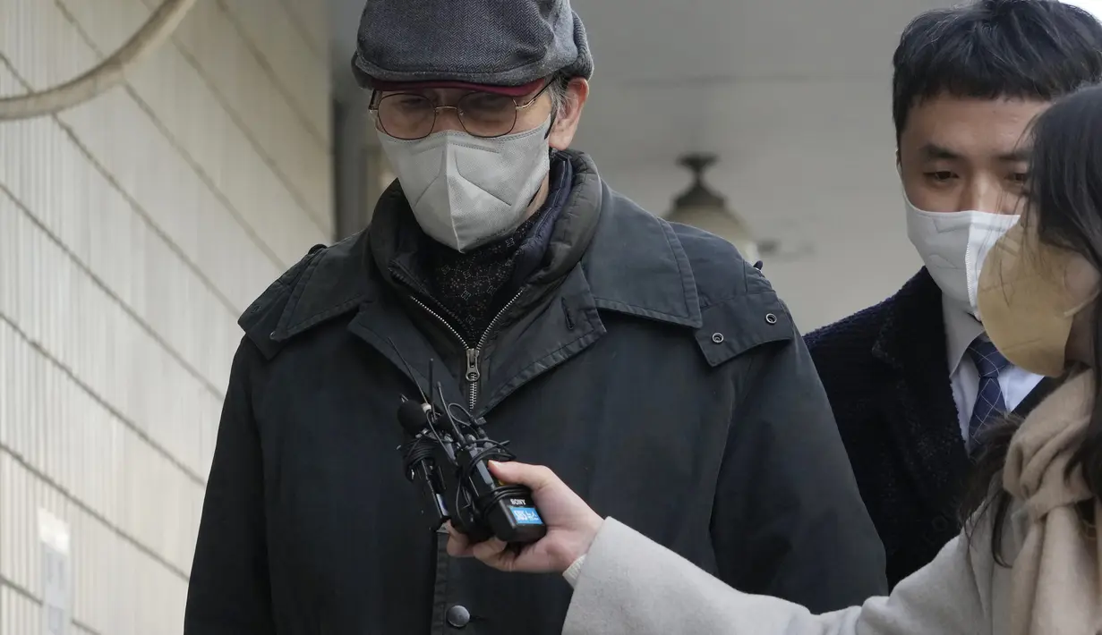 Oh Young-soo tiba untuk menghadiri sidang pertama persidangan di cabang Pengadilan Distrik Suwon di Seongnam, Korea Selatan, Jumat, 3 Februari 2023. Aktor pemenang penghargaan "Squid Game" Oh tiba untuk persidangan atas tuduhan penyerangan tidak senonoh setelah seorang wanita menuduhnya menyentuhnya secara tidak pantas pada tahun 2017. (AP Photo/Ahn Young-joon)