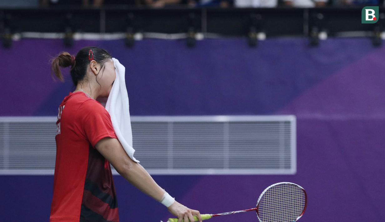 Pebulutangkis Indonesia, Greysia Polii, saat melawan wakil Jepang, Yuki Fukushima/Sayaka Hirota pada Asian Games di Istora, Jakarta, Selasa (21/8/2018). Polii/Apriyani takluk dengan skor 21-13, 21-12. (Liputan6.com/Helmi Fithriansyah)