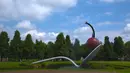 Kota Minneapolis di AS memiliki patung sendok dan buah ceri raksasa yang bertengger di taman kota. Patung Spoonbridge and Cherry ini berada di Walker Art Center, Minneapolis Sculpture Garden. (reddit.com)