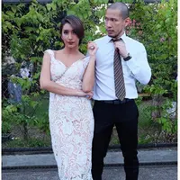 Tak terlihat sedikitpun terserat diwajahnya guratan kecewa akan kasus yang telah menimpanya, seakan Tyas tidak peduli namanya telah terseret dalam kasus Prostitusi Online. (Via Instagram/@Tyasmirasih)