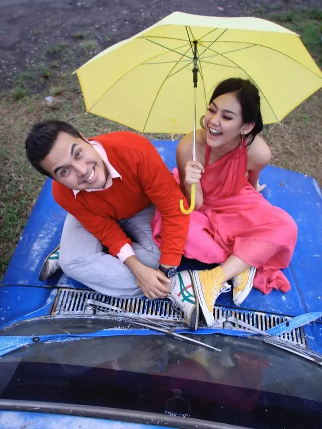 Momen Manis Sissy Priscillia dan Suami. (Sumber: Instagram/sysiio)