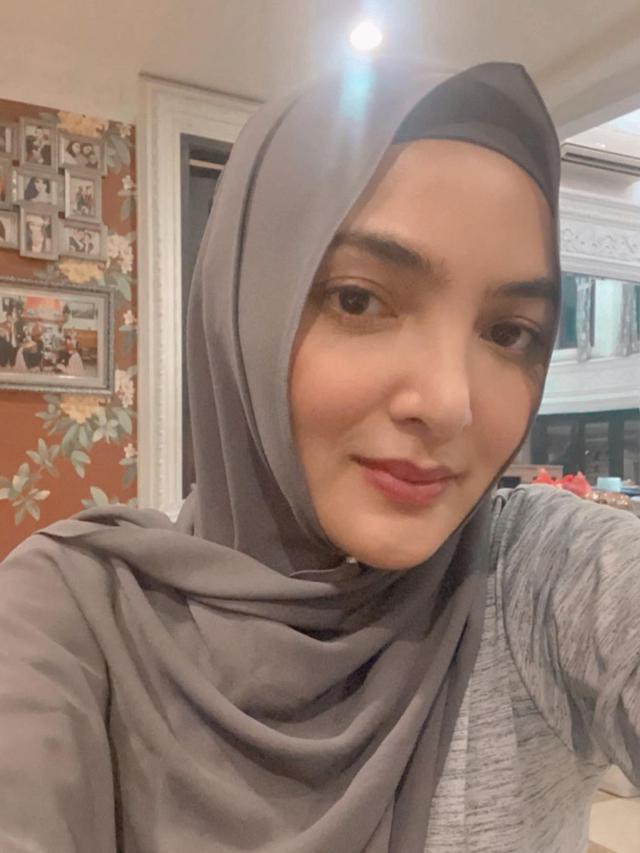 6 Pesona Ashanty Tanpa Polesan Makeup, Cantik Alami