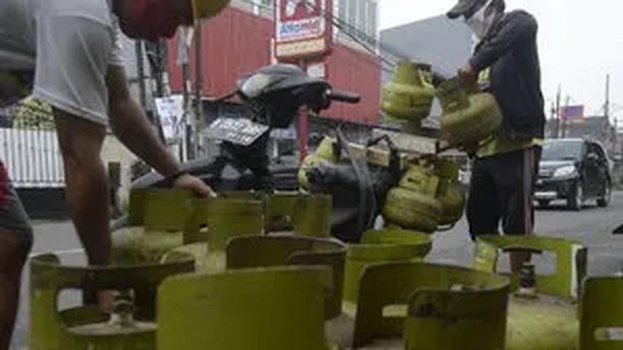 "LPG itu, terutama yang bersubsidi ini memang diperebutkan di lapangan. Dan itu hanya untuk yang kurang mampu," kata Jokowi di Pasar Bululawang, Malang, ditayangkan Youtube Sekretariat Presiden.