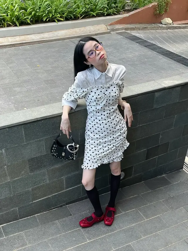 Polkadot Is Back! Motif Ikonis Ini Jadi ‘The It Print’ Musim Panas 2025, Dipakai Jihyo Twice, Hailey Bieber, hingga Olivia Rodrigo