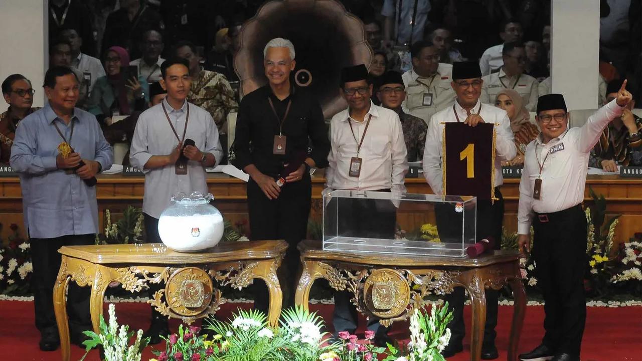 Debat akan digelar secara selang-seling antara calon presiden dan calon wakil presiden dengan tema yang berbeda-berbeda. Akhir tahun ini debat dijadwalkan berlangsung mulai pertengahan Desember 2023.