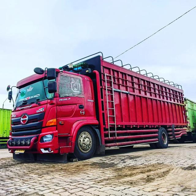 10 Potret Modifikasi Truk Hino yang Sukses Bikin Pangling di Jalan, Semuanya Gagah Banget!