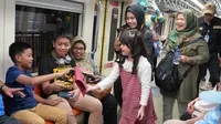 Anak-anak diajak untuk belajar tentang LRT Jabodebek melalui kegiatan edukatif yang menyenangkan. (dok: LRT)