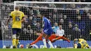 Pemain Chelsea, Ruben Loftus Cheek, mencetak gol ke gawang Scunthorpe United pada putaran ketiga Piala FA di Stadion Stamford Bridge, London, Minggu (10/1/2016). (Reuters/Stefan Wermuth)
