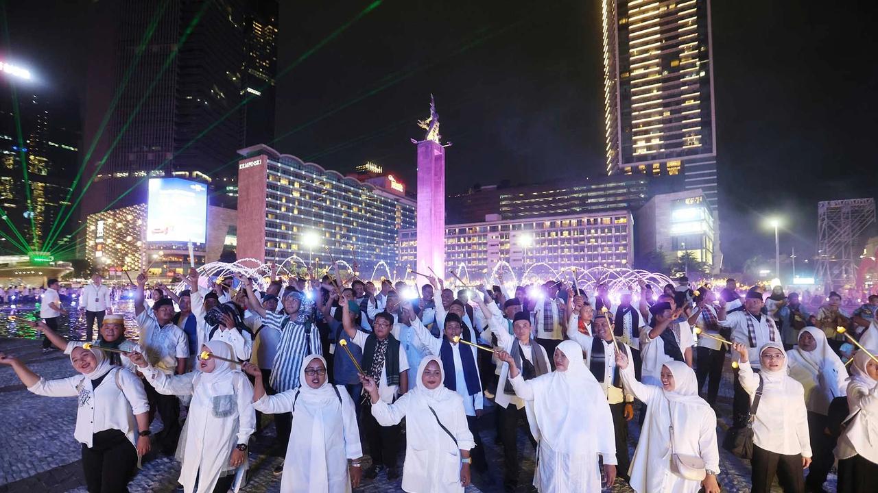 FOTO: Harmoni Imlek dan Ramadhan di Bundaran HI